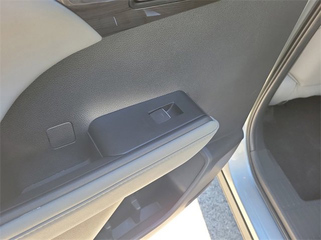 Used 2023 Toyota Highlander Platinum image 10