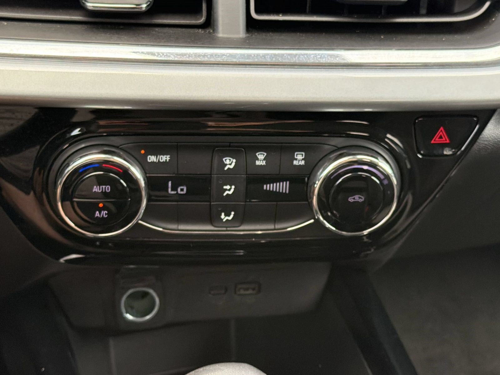 Used 2025 Chevrolet Trax LT FWD image 18