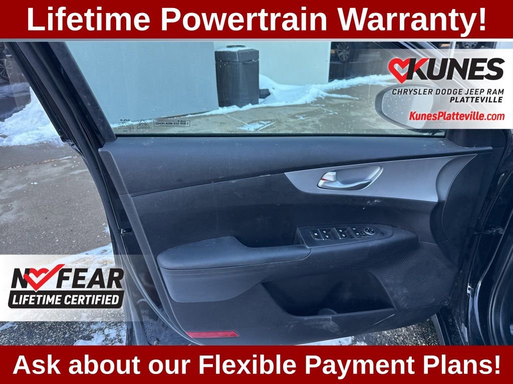 Used 2023 Kia Forte LXS w/ LXS Technology Package FWD image 12
