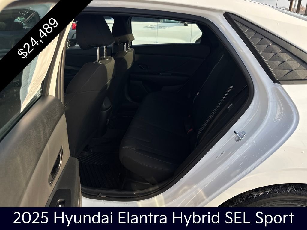 Used 2025 Hyundai Elantra SEL image 24