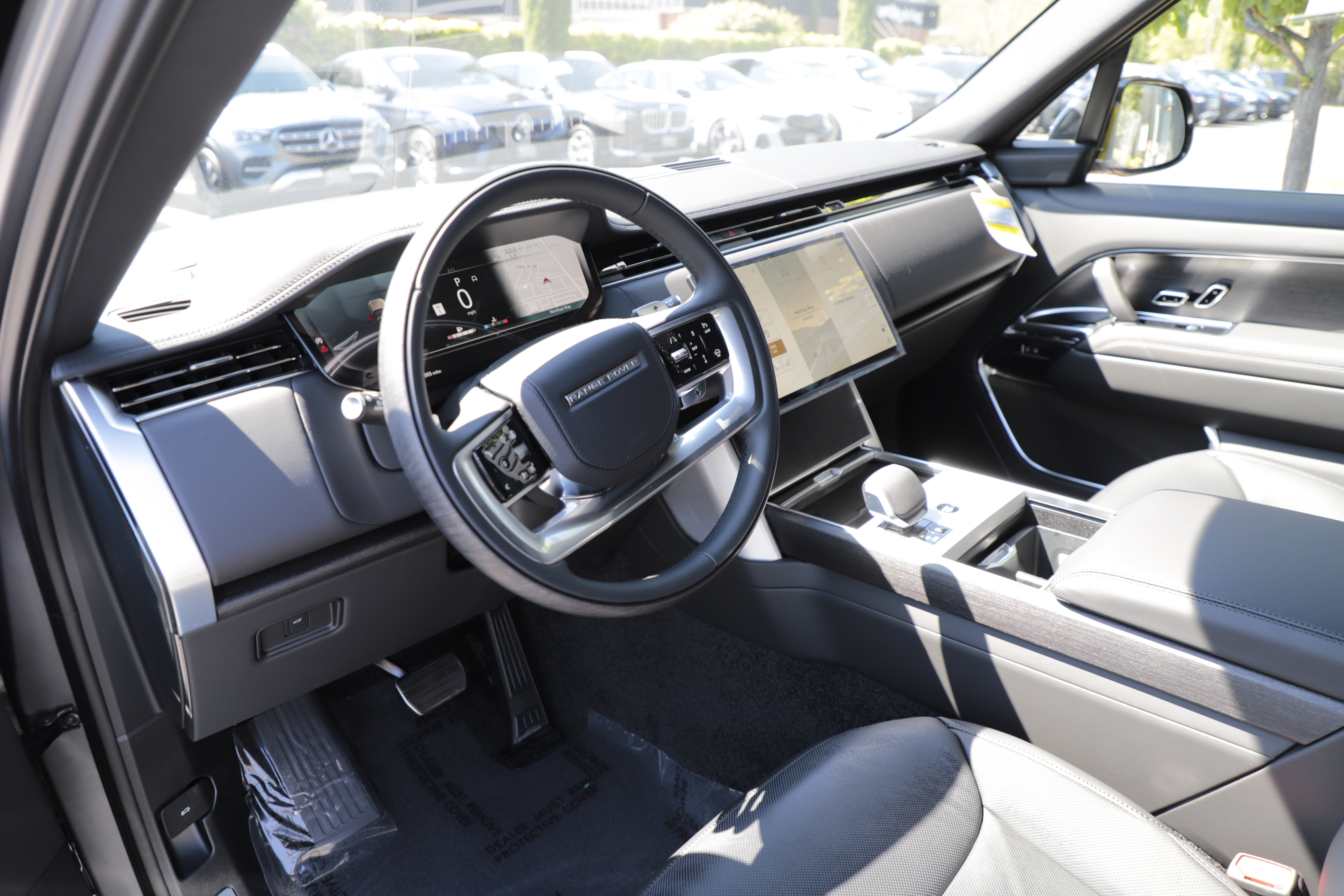 New 2026 Land Rover Range Rover Long Wheelbase SE AWD/4WD image 18