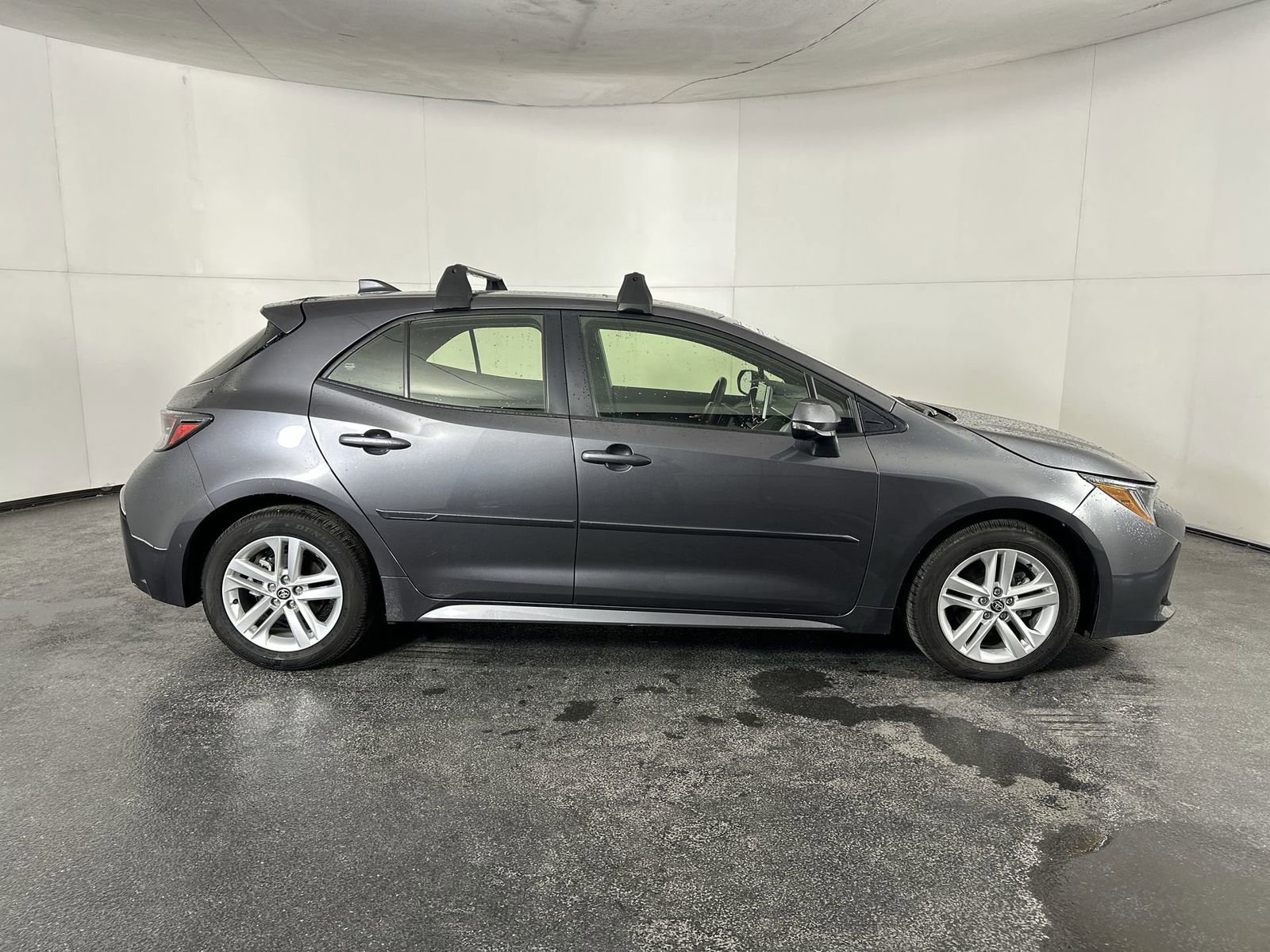 Used 2022 Toyota Corolla SE w/ SE Preferred Package image 9