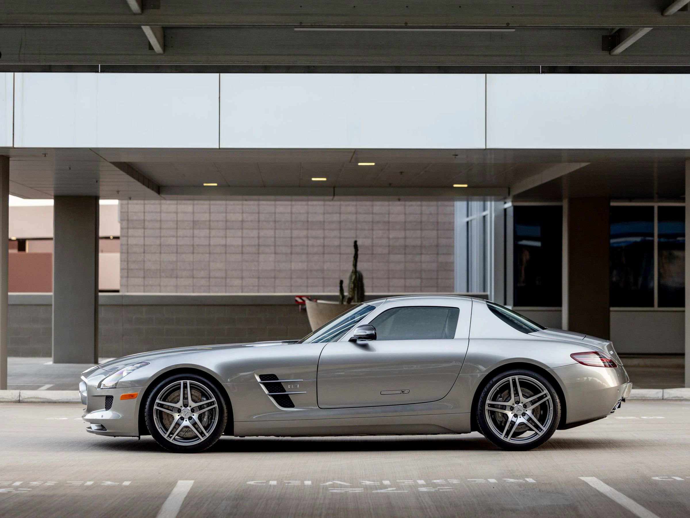 Used 2011 Mercedes-Benz SLS AMG Coupe image 6