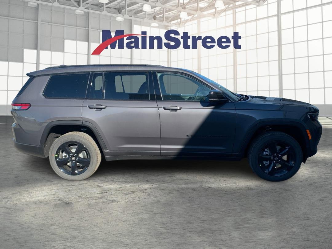 Used 2025 Jeep Grand Cherokee L Altitude image 6