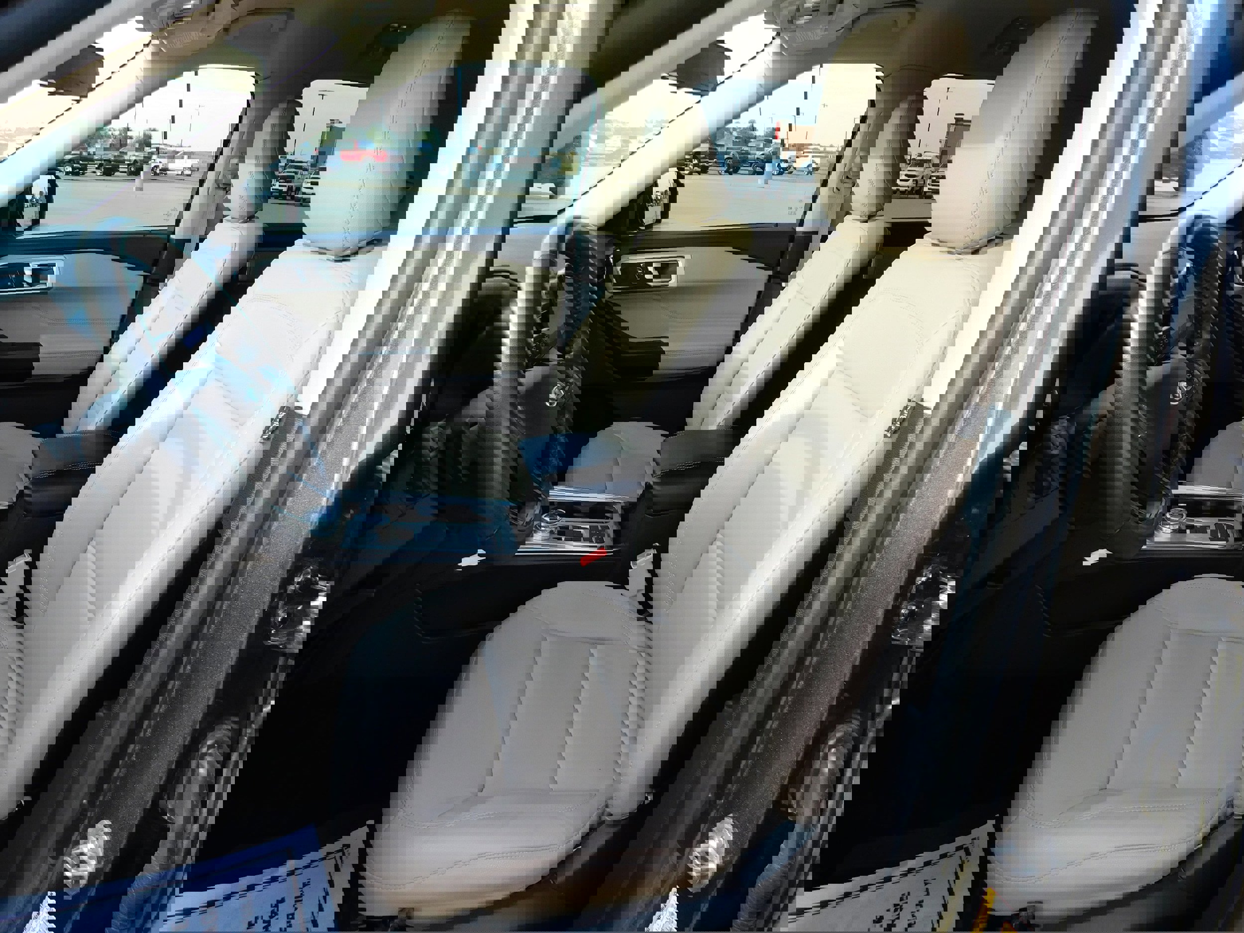 Used 2020 Ford Explorer XLT w/ Equipment Group 202A image 13