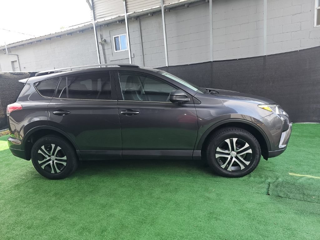 Used 2017 Toyota RAV4 LE FWD image 2