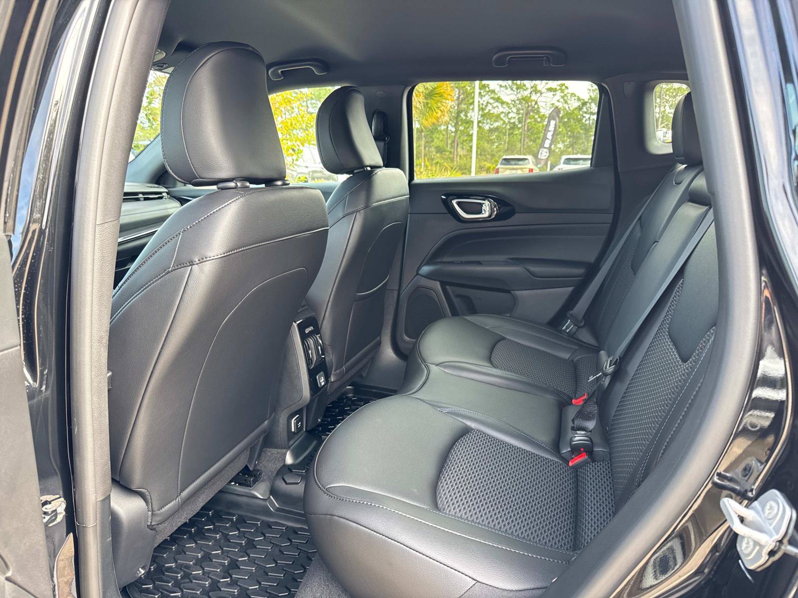 New 2026 Jeep Compass Latitude AWD/4WD image 15