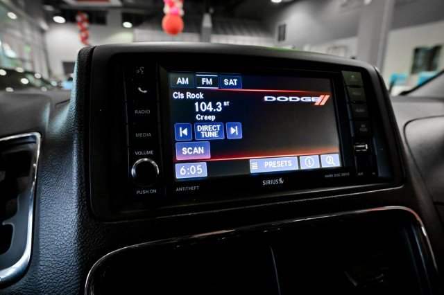 Used 2019 Dodge Grand Caravan SE w/ UConnect Hands-Free Group image 34