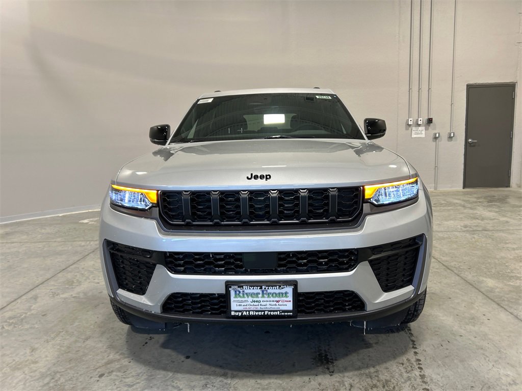 New 2026 Jeep Grand Cherokee Laredo image 3