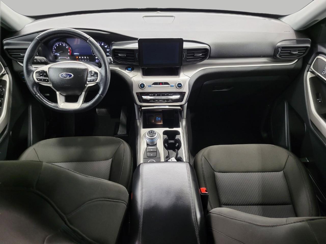 Used 2022 Ford Explorer XLT image 6