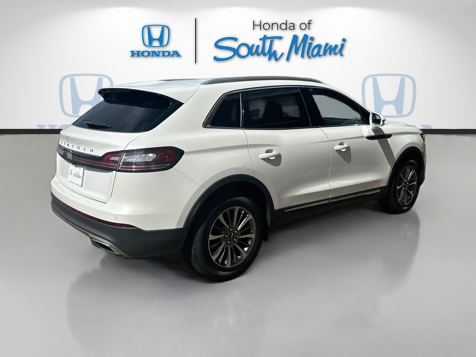 Used 2023 Lincoln Nautilus AWD w/ Premium Package image 7