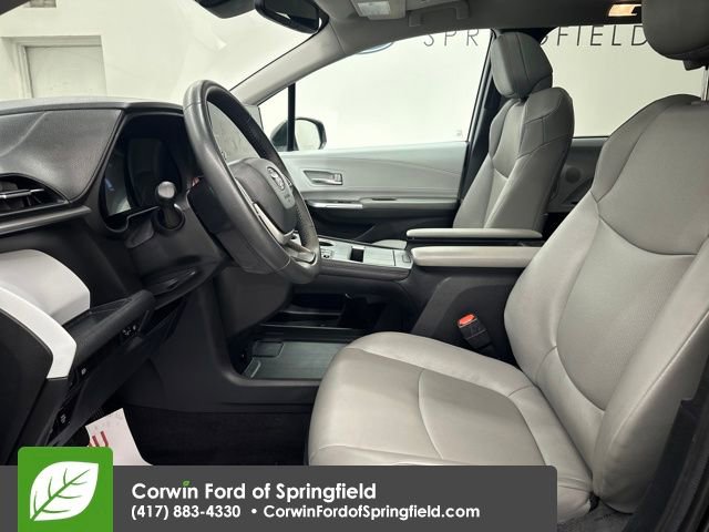 Used 2025 Toyota Sienna XLE image 26
