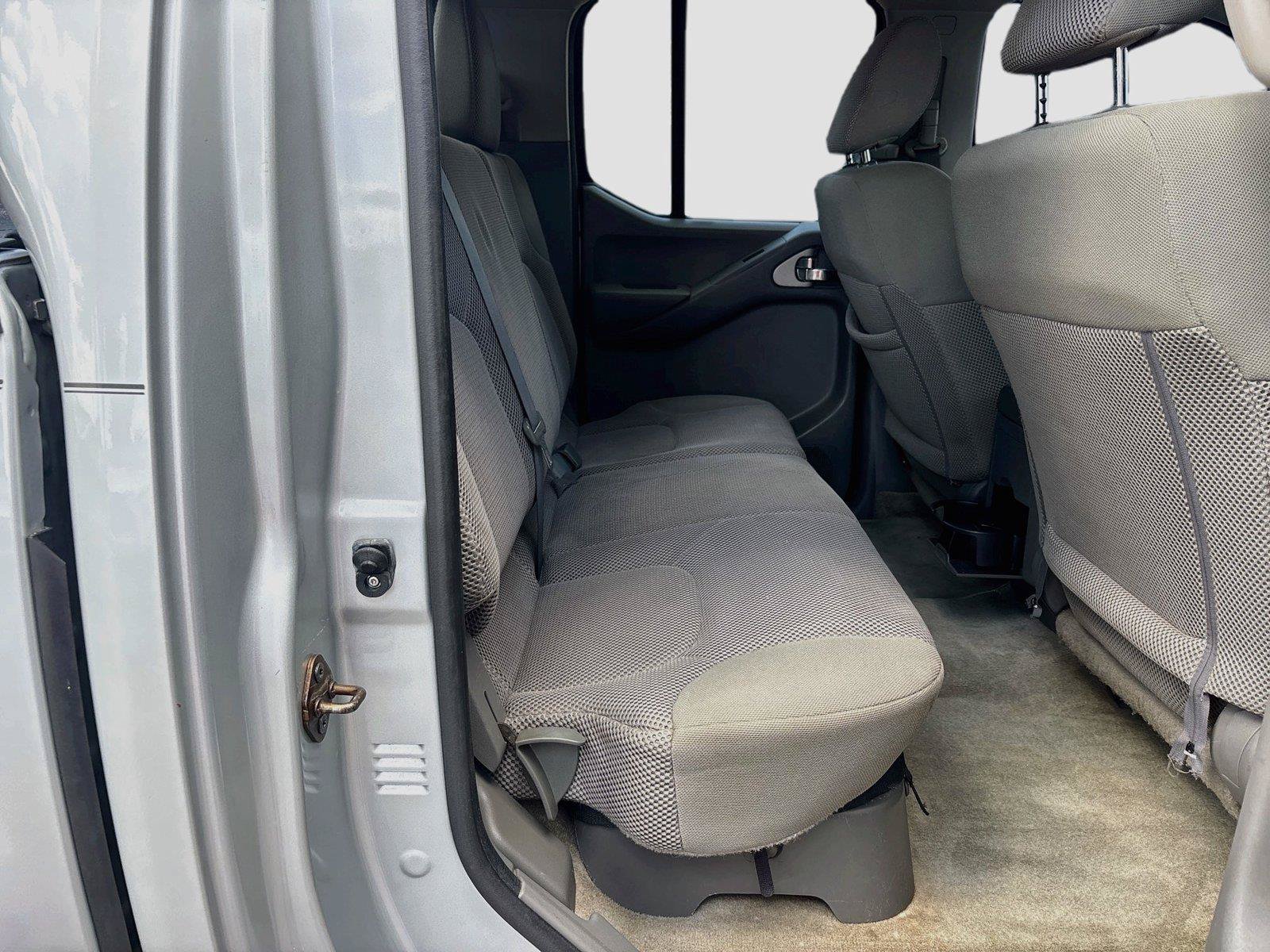 Used 2015 Nissan Frontier SV w/ SV Value Truck Package RWD image 17