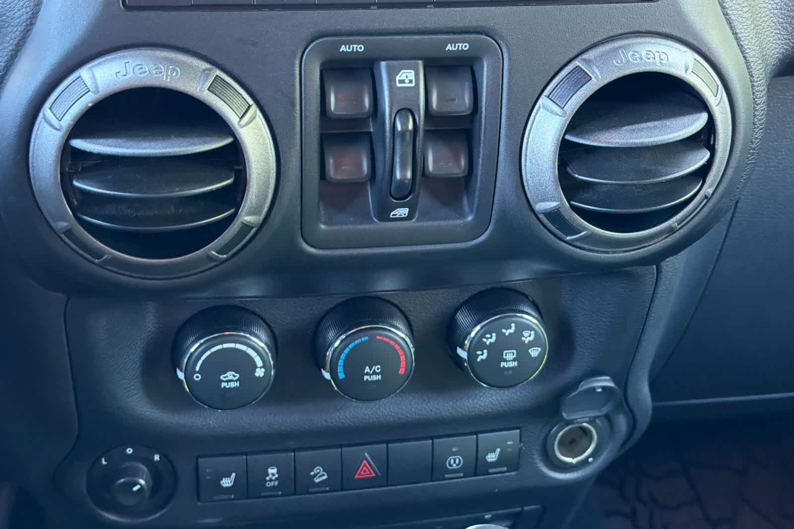 Used 2018 Jeep Wrangler Unlimited Sport AWD/4WD image 21