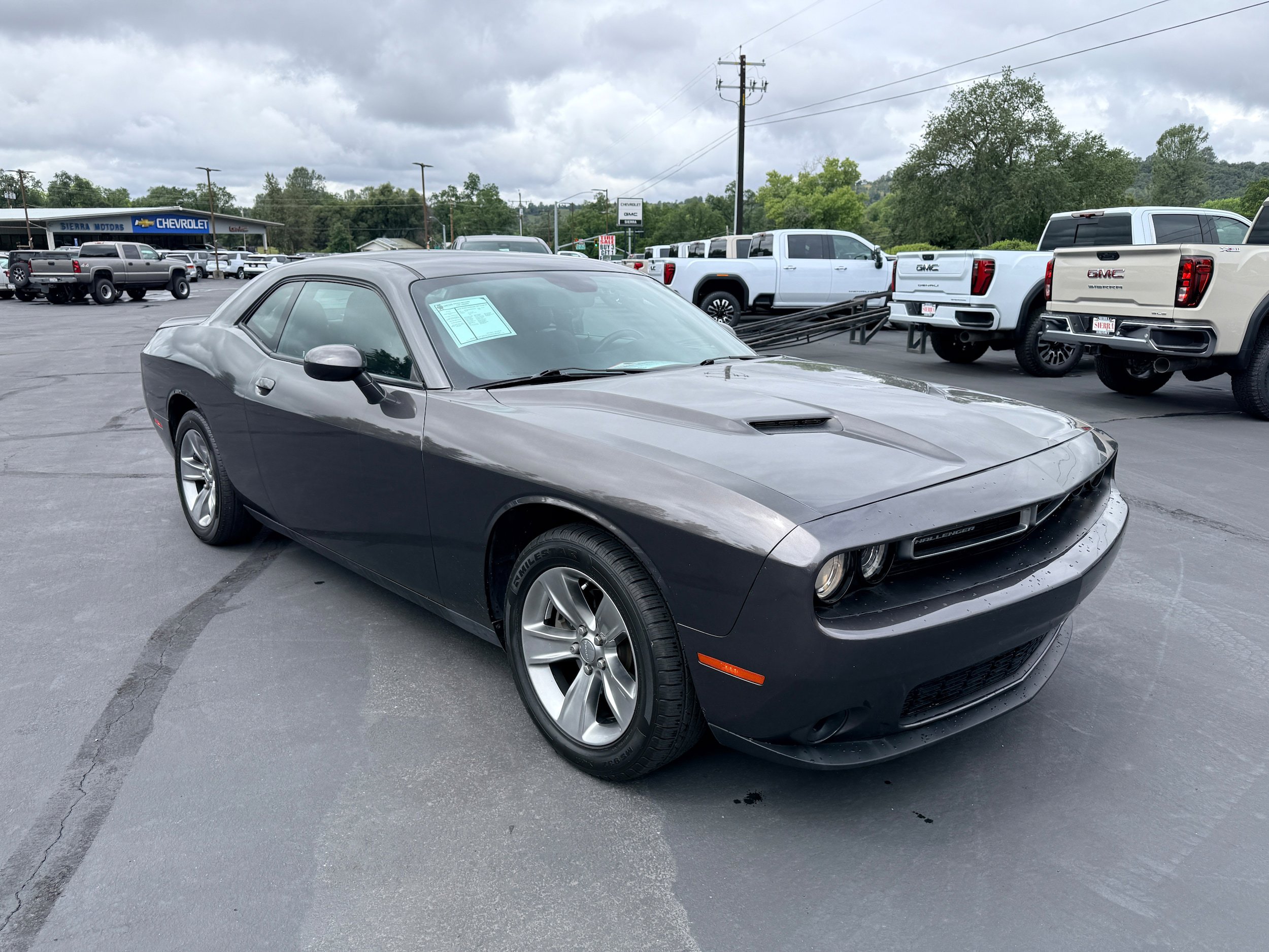 Used 2019 Dodge Challenger SXT RWD image 4