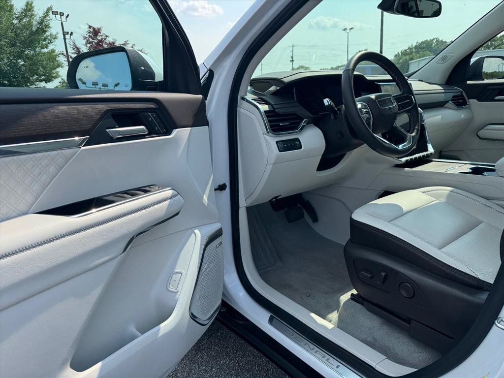 Used 2024 GMC Acadia Denali AWD/4WD image 16