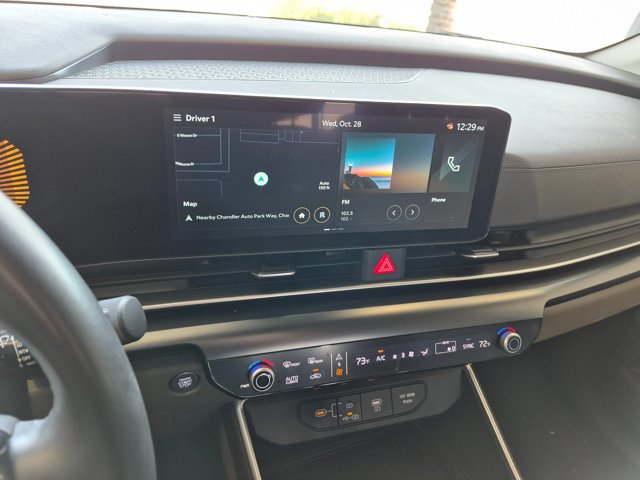 Used 2025 Kia Carnival FWD image 11