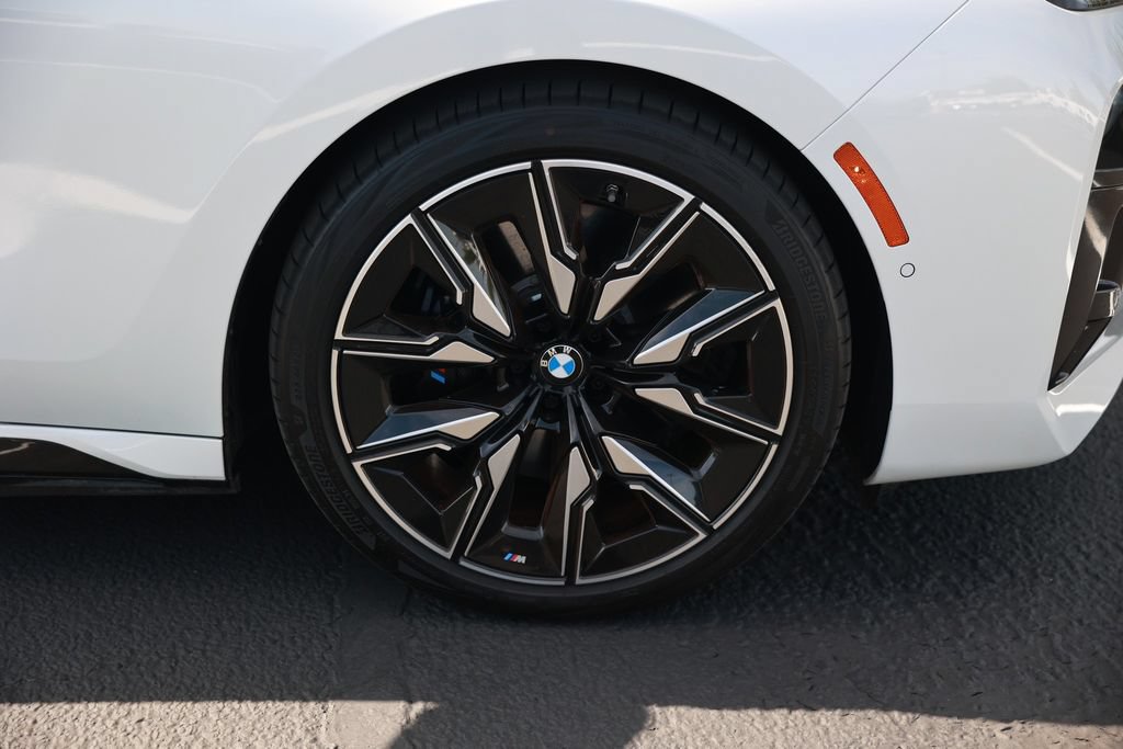 Used 2025 BMW i7 M70 w/ Executive Package AWD/4WD image 8