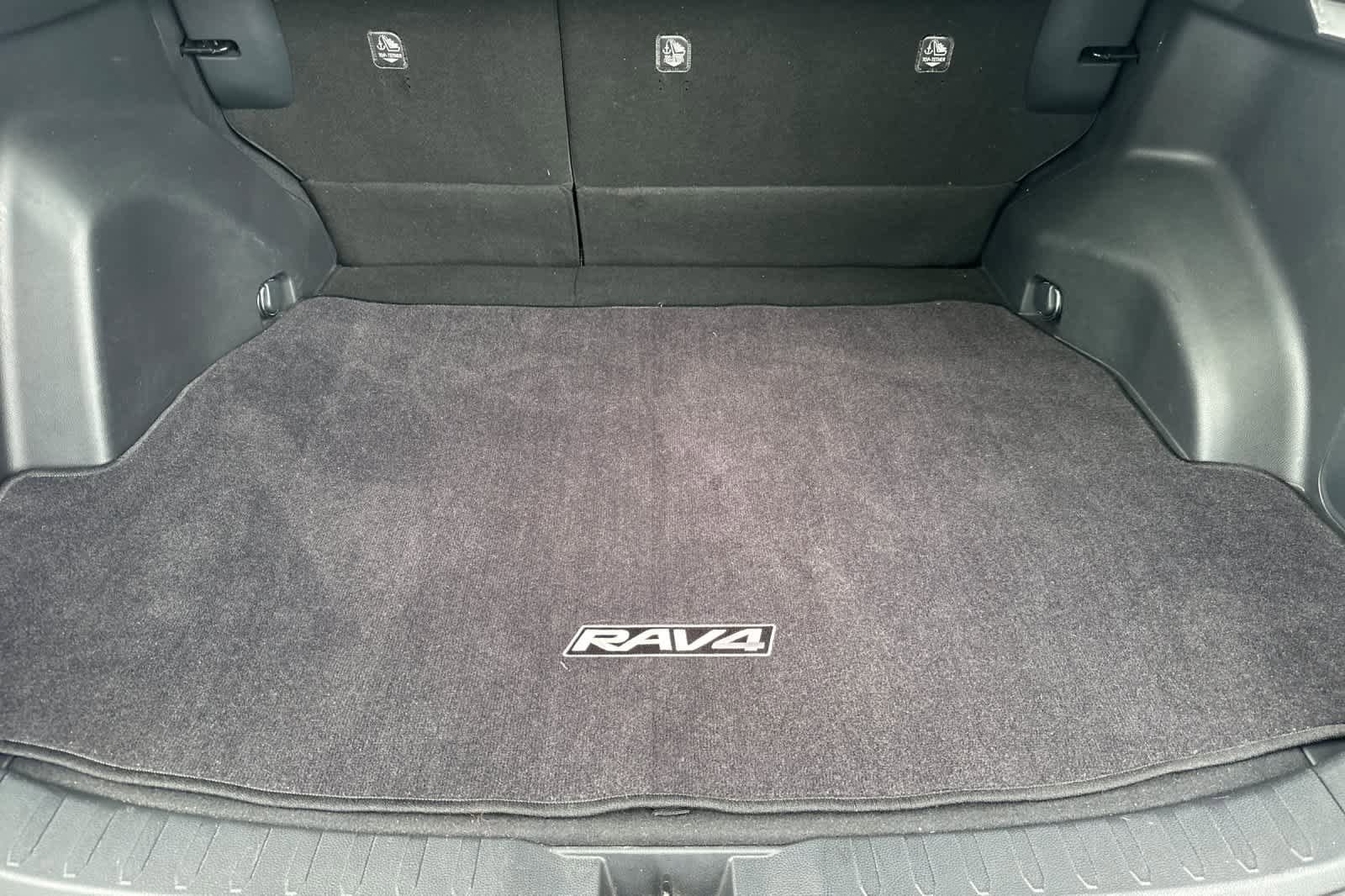 Used 2019 Toyota RAV4 LE w/ Carpet Mat Package FWD image 16