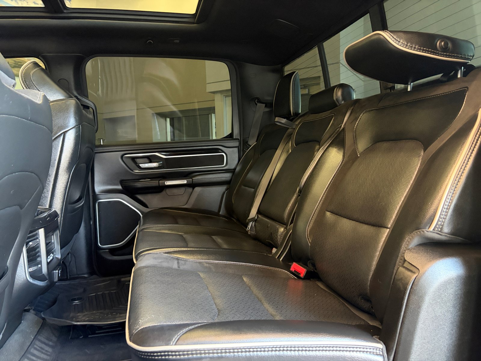 Used 2020 RAM 1500 Laramie AWD/4WD image 28
