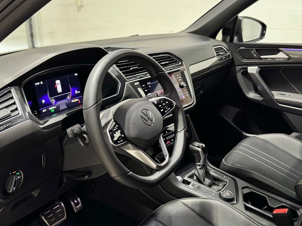 Used 2022 Volkswagen Tiguan SE R-Line image 10
