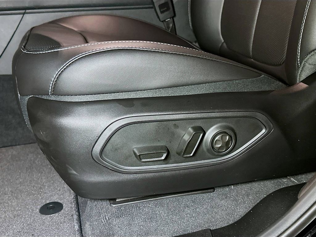 New 2025 Jeep Grand Cherokee L Limited w/ Luxury Tech Group II image 14