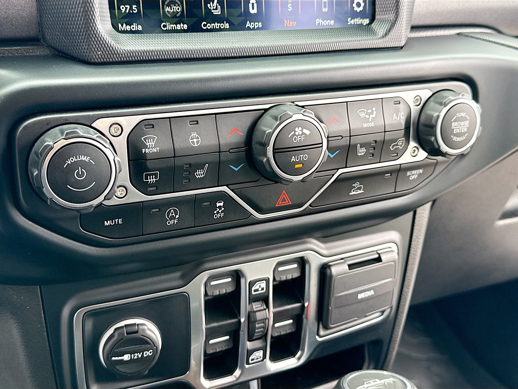 Used 2023 Jeep Gladiator Mojave w/ Cold Weather Group image 11