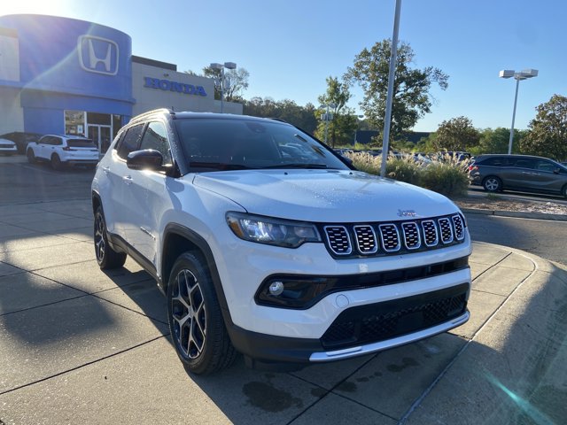 Used 2024 Jeep Compass Limited AWD/4WD image 2