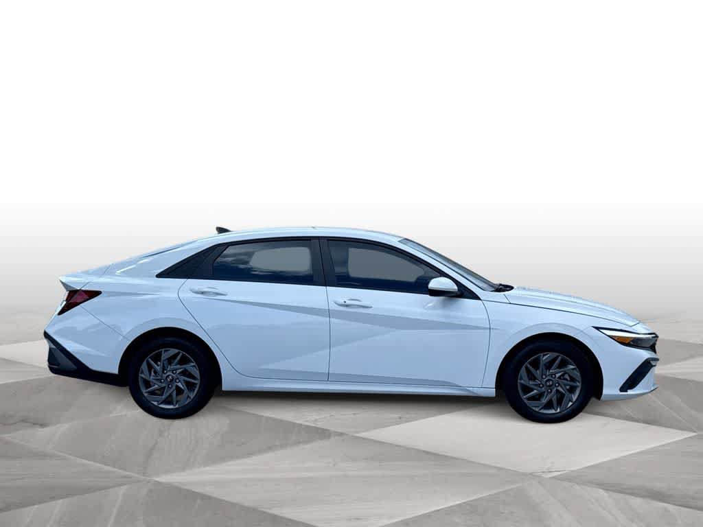 Used 2024 Hyundai Elantra SEL FWD image 9