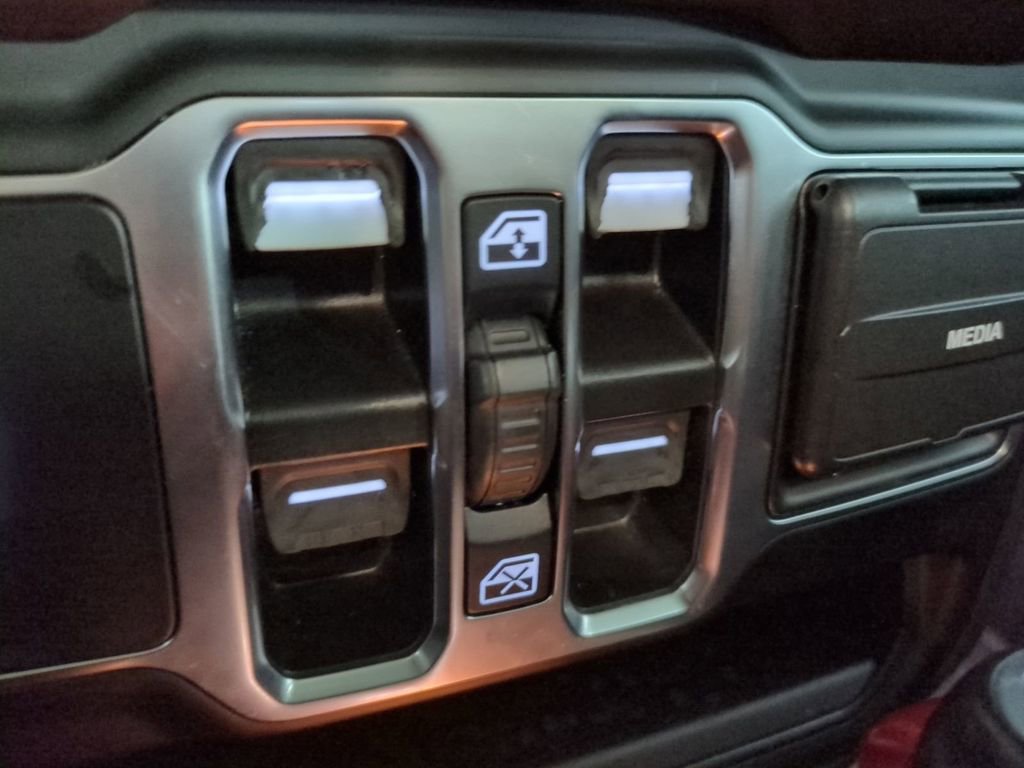 Used 2023 Jeep Gladiator Overland image 29