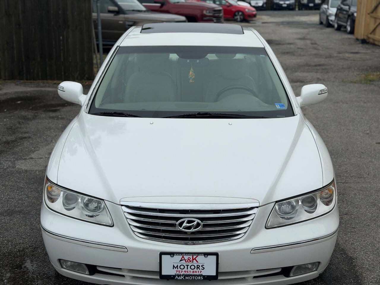 Used 2010 Hyundai Azera Limited w/ Navigation Pkg 3 FWD image 4