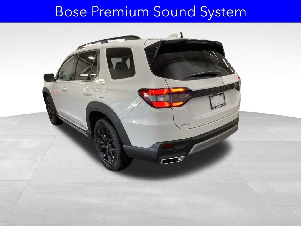 Used 2025 Honda Pilot Touring image 8