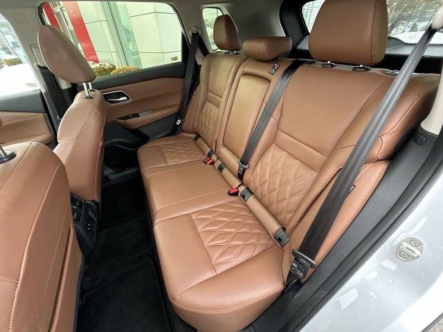 Used 2024 Nissan Rogue Platinum image 24