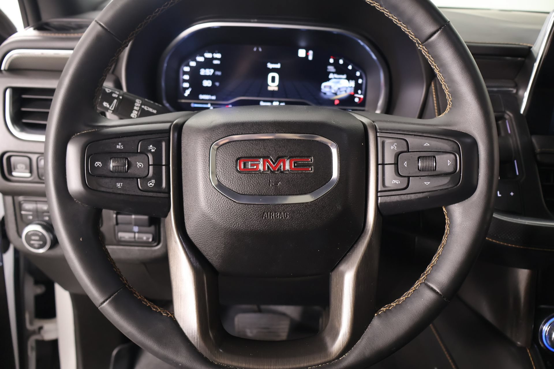 Used 2023 GMC Yukon XL AT4 w/ AT4 Premium Plus Package AWD/4WD image 3