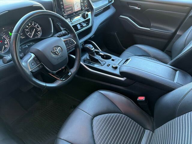 Used 2021 Toyota Highlander XSE image 11