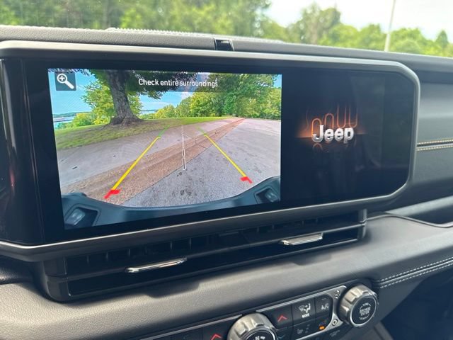 Used 2025 Jeep Gladiator Sport AWD/4WD image 19