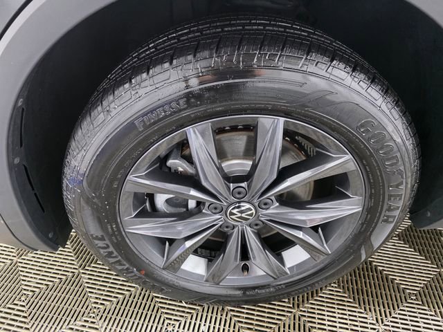 Certified 2023 Volkswagen Tiguan SE w/ Panoramic Sunroof Package image 10