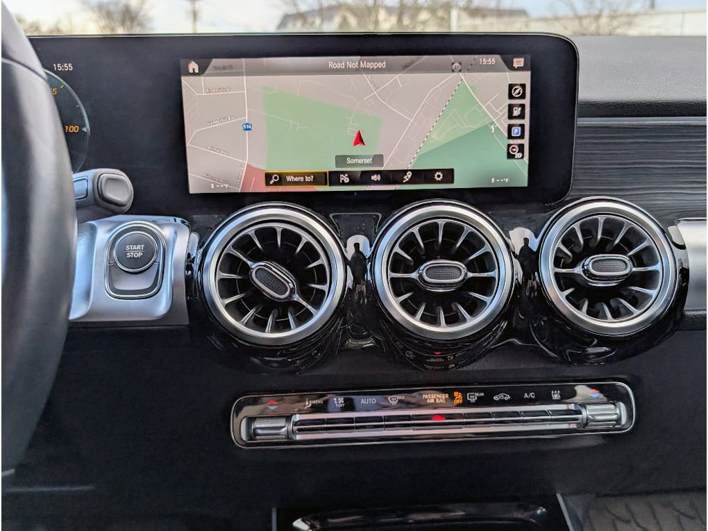 Used 2023 Mercedes-Benz EQB 300 4MATIC image 23