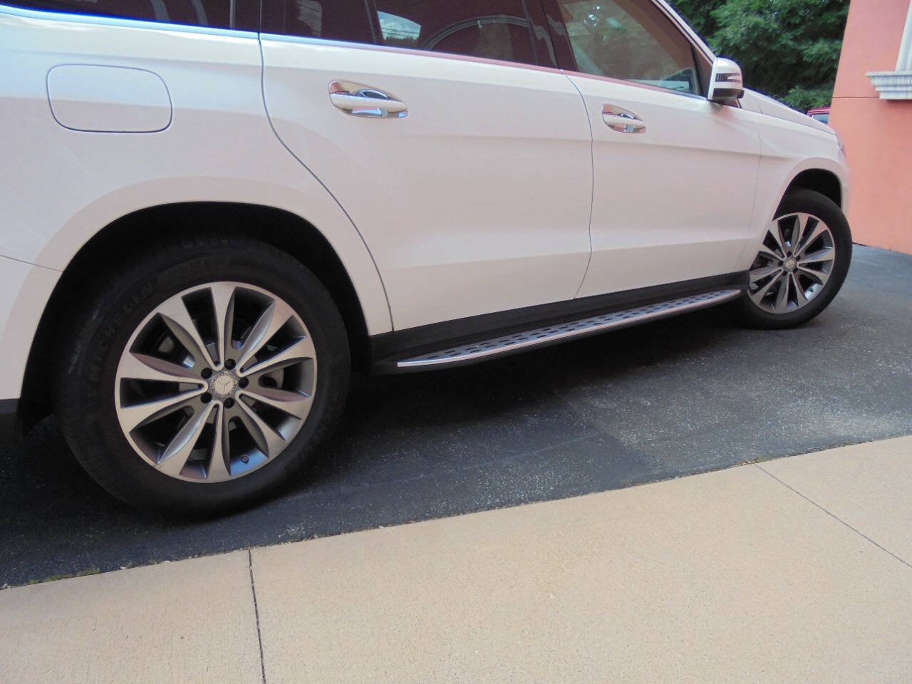 Used 2015 Mercedes-Benz GL 450 4MATIC w/ Lighting Package image 25