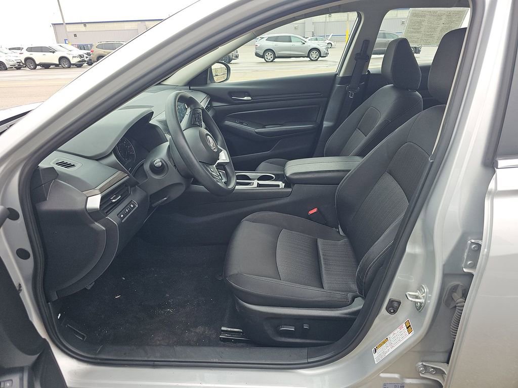 Used 2024 Nissan Altima 2.5 SV image 14