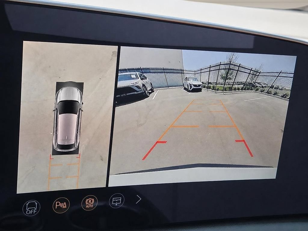 New 2027 Cadillac Optiq Luxury AWD/4WD image 18