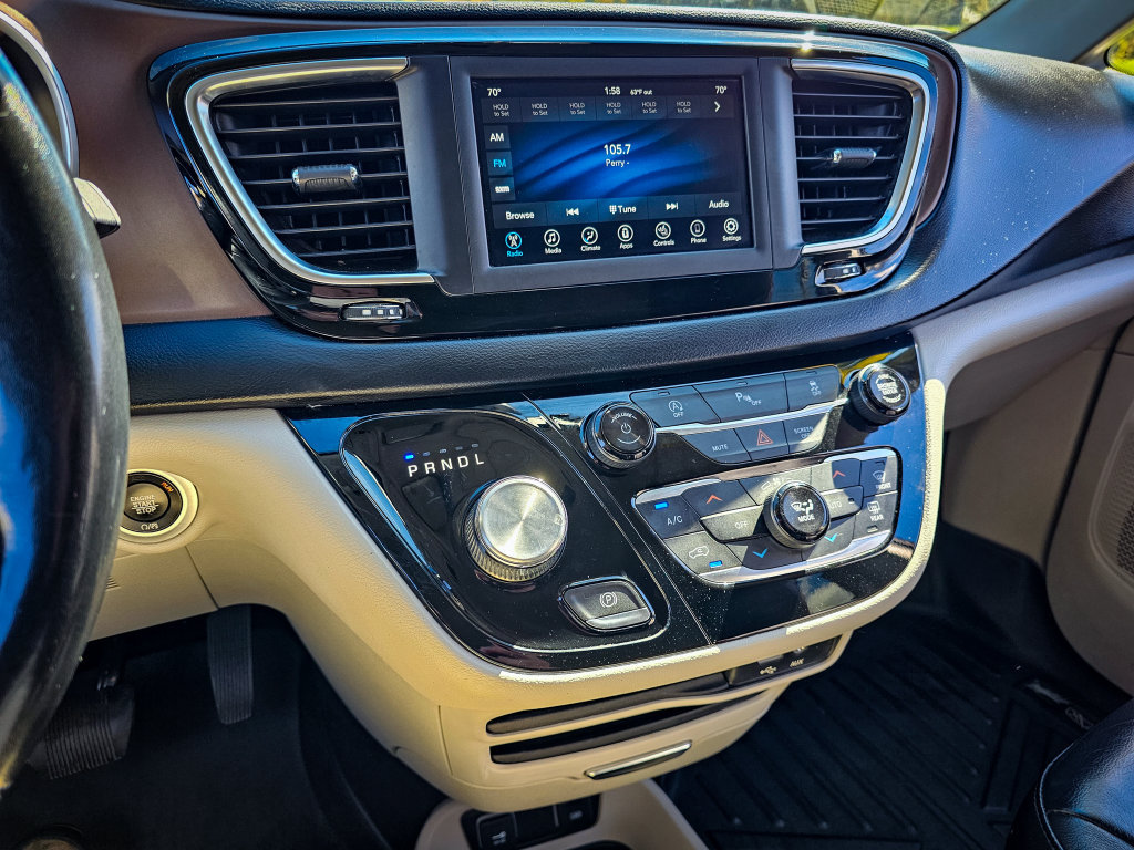 Used 2019 Chrysler Pacifica Touring-L FWD image 20