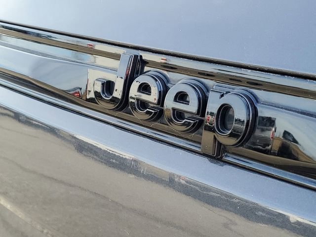 Used 2023 Jeep Grand Cherokee Altitude image 12