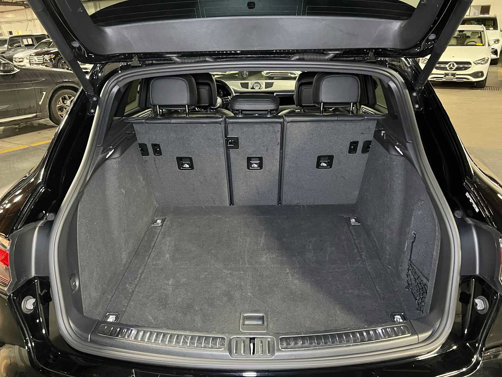 Used 2024 Porsche Macan image 16