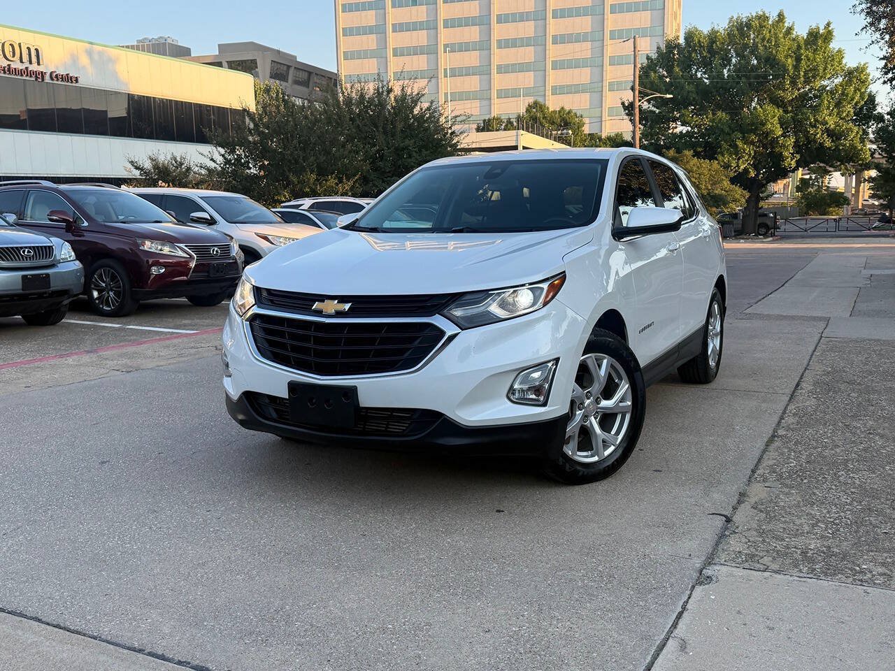 Used 2021 Chevrolet Equinox LT FWD image 2