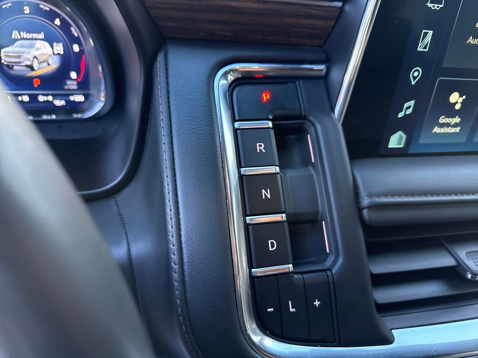 Used 2024 Chevrolet Suburban High Country image 24