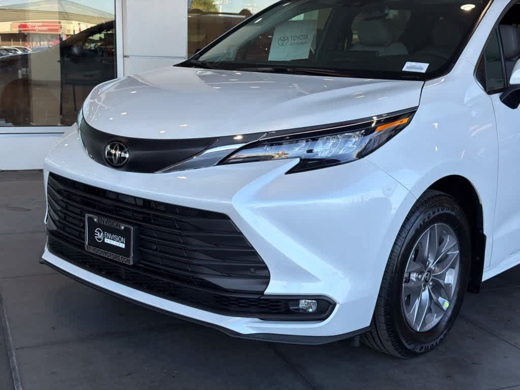 New 2026 Toyota Sienna XLE FWD image 3