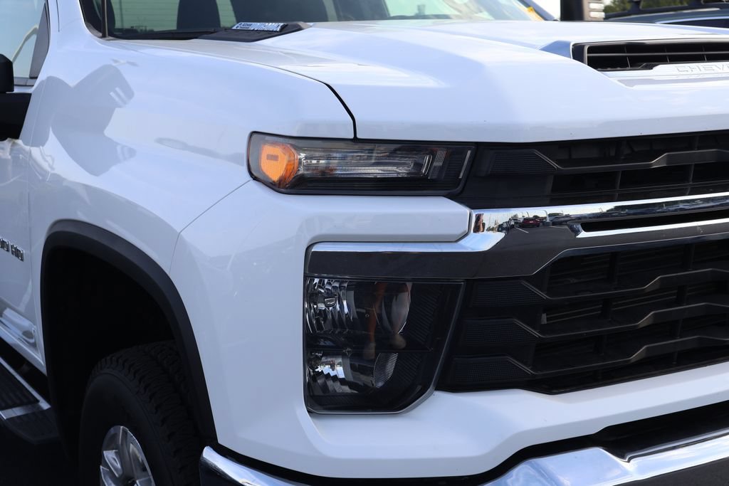 Used 2025 Chevrolet Silverado 2500 LT w/ Convenience Package AWD/4WD image 4