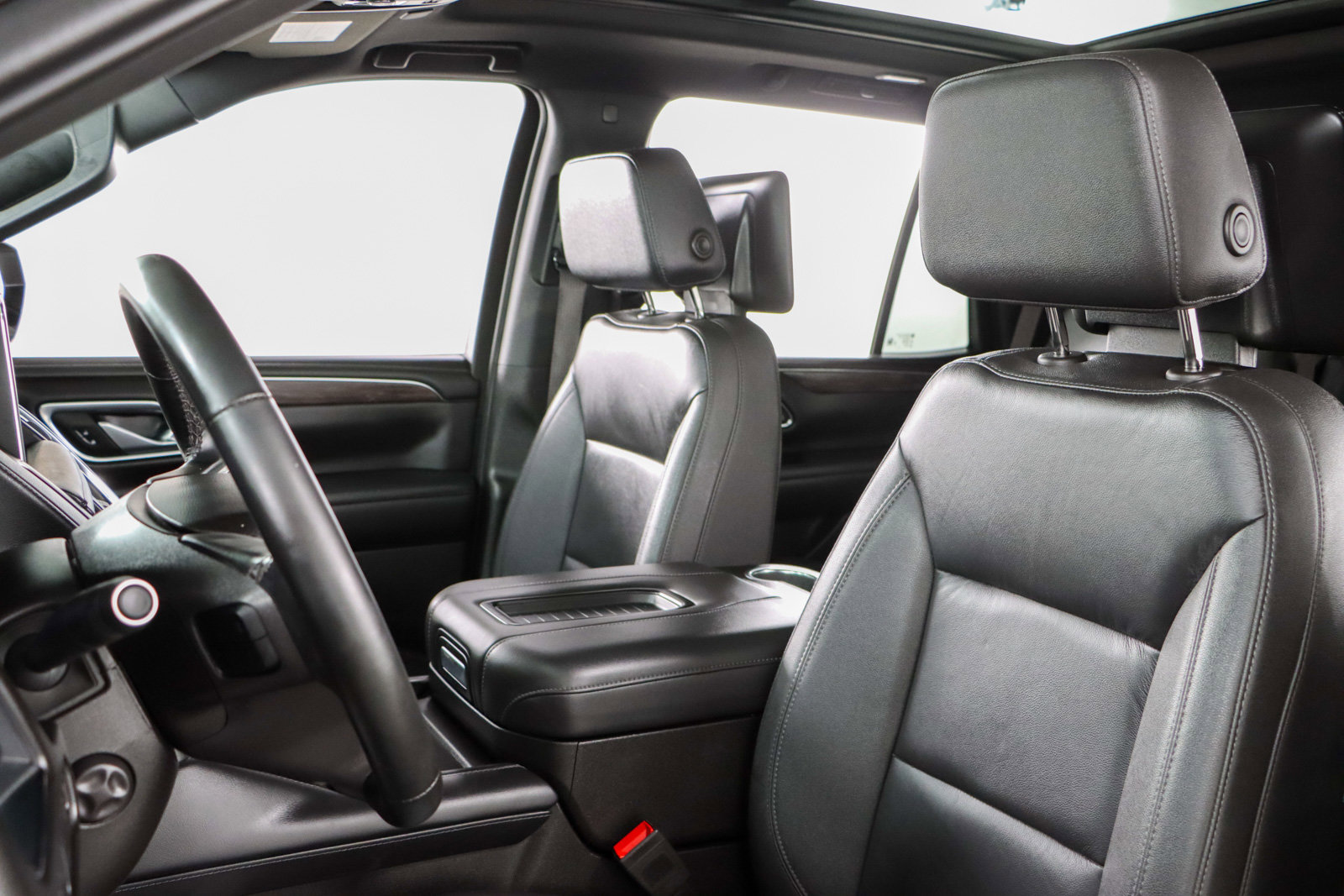Used 2024 Chevrolet Tahoe Z71 w/ Luxury Package AWD/4WD image 28