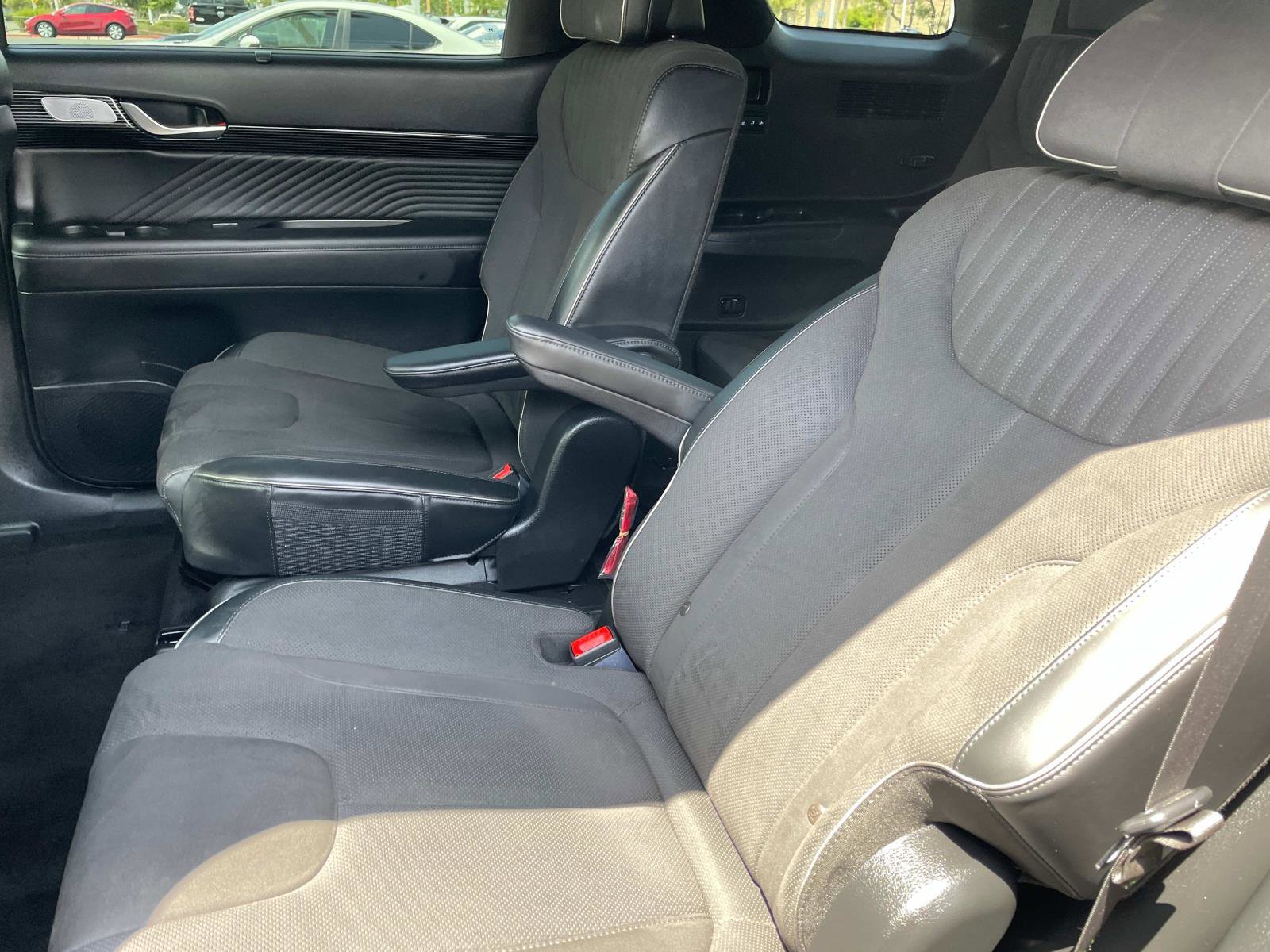 Used 2024 Hyundai Palisade Calligraphy image 25